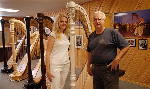 Zbyňka Šolcová v Chicagu ve firmě Venus Harp